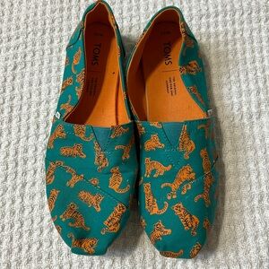 Toms Alpargatas, women’s size 9.5.  Teal with orange tigers all over print.